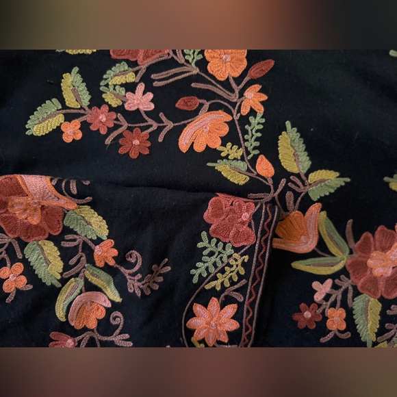 Vintage Floral Embroidered Black Jacket - Picture 4 of 8